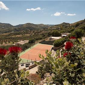 3 bedroom villa with pool and tennis court in Sicily, sleeps 6-8